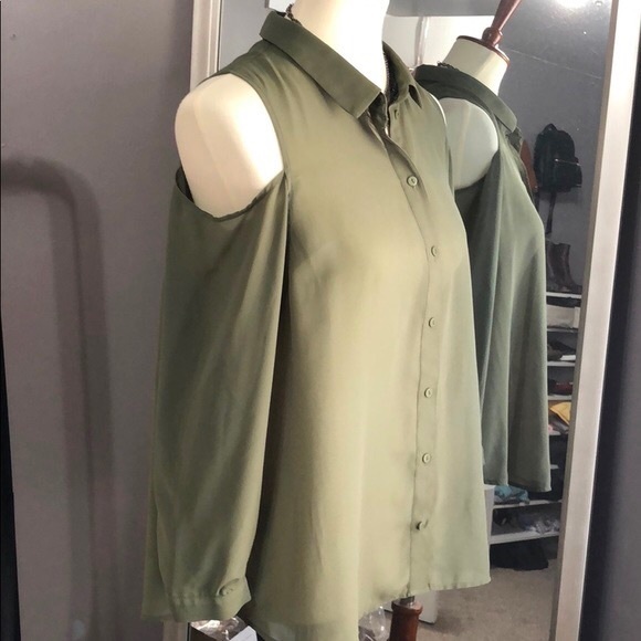 Cut out blouse - Picture 2 of 7